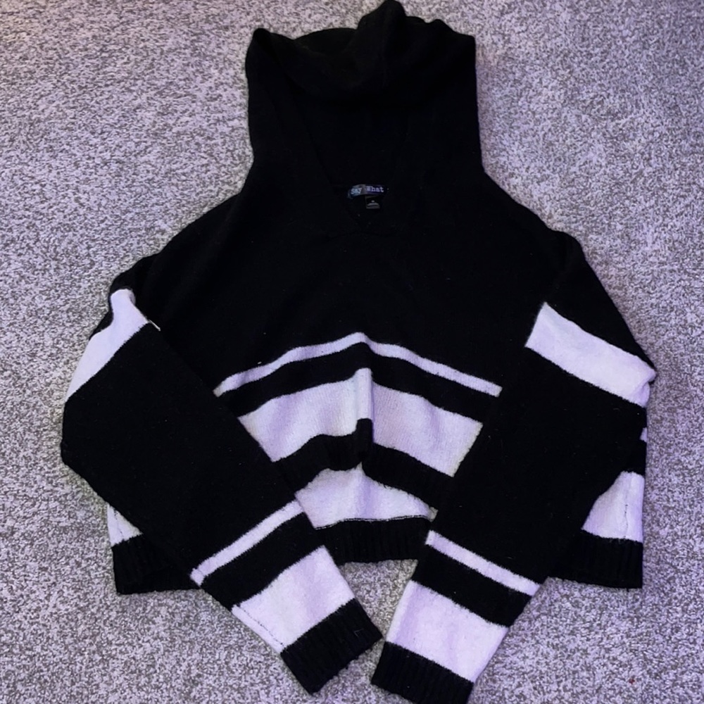 cropped hoodie